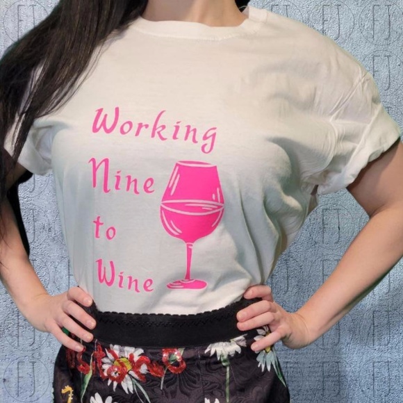 Working Nine to Wine Tee - Picture 1 of 3